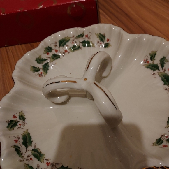 Christmas Holly Holiday 3 Section Handled Candy Dish Gold Trim Porcelain Japan - Picture 4 of 9